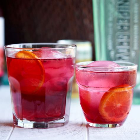 This Cranberry Gin Cocktail is perfect for the holidays. I love this with Christmas morning brunch. Made with cranberry juice, gin, tonic water and a clementine garnish. Get the recipe on www.theworktop.com. Soda Alternatives, Strawberry Lemonade Recipe, Clean Drink, Drink Recipes Nonalcoholic, Infused Water Recipes, Pretty Drinks, Lemonade Recipes, Healthy Drinks Recipes, Water Recipes