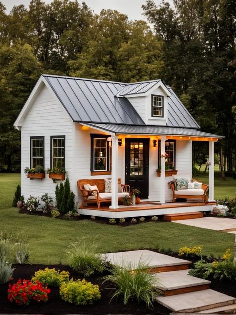 Luxury Tiny Homes Interiors, Tiny Home Vacation Rentals, Tiny House Ranch, Tiny Home Ideas Exterior, Tiny Home Outside, French Country Tiny House, Tiny Home Porch, Tiny Ranch House, Small Ranch House Interior Design