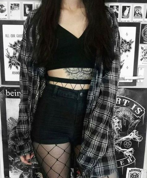 Stil Rock, Grunge Style Outfits, Fishnet Outfit, Pakaian Hipster, Moda Grunge, Outfit Grunge, Look Grunge, E Girl Outfits, Goth Outfit