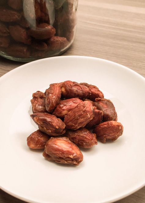 Butter Toffee Almonds Recipe, Flavored Almonds Recipe, Toffee Almonds, Sponge Toffee, Roasted Almonds Recipe, Easy Toffee, Almond Snack, Almonds Recipe, Praline Recipe