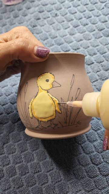 Amy Ruvolo on Instagram: "Paint a duckling mug with me💛 #mug #mugs #duck #ducklingmug #pottery #potteryreel #potterymug #ceramicart #ceramics #handmadepottery #handpaintedpottery #madeinaskutt #cone6 #gloucesterma #seasonedpottery" Coffee Mug Painting Ideas Ceramics, Cow Pottery Painting, Duck Mug Pottery, Duck Pottery Painting, Animal Pottery Painting Ideas, Duck Mug, Pottery Painting Animals, Duck Pottery, Mugs Painting Ideas