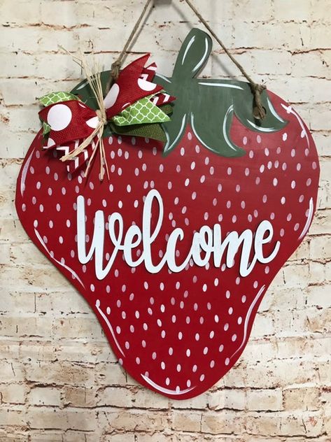 Door Hanging Diy, Wooden Strawberry, Strawberry Bed, Summer Door Decorations, Strawberry Crafts, Summer Door Hangers, Strawberry Stuff, Strawberry Decor, Strawberry Festival