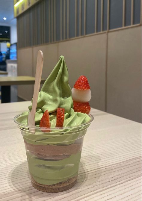 Green Ice Cream Aesthetic, Ice Cream Matcha Aesthetic, Strawberry Matcha Dessert, Macha Ice Cream, Azalea Aesthetic, Salsa Aesthetic, Matcha Business, Ice Cream Matcha, Matcha Lover