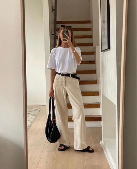 Normcore Outfits, Earth Tone Outfits, Womens Cargo Pants, Corporate Girly, Simple Work Outfits, Womens Cargo, Cargo Pants Baggy, Smart Casual Work Outfit, Corporate Fashion