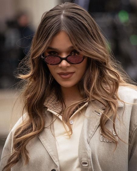 (3) Discord | #hailee-updates | Haiz fandom Hailee Steinfeld Hair, Haliee Steinfeld, Hailee Steinfeld Style, Brunette Actresses, Beauty People, Kate Bishop, True Grit, Glamour Makeup, Hailee Steinfeld