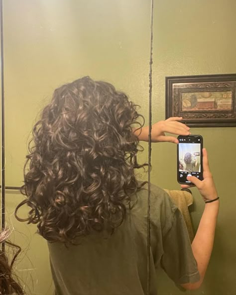 Curly Hair Inspo, Natural Curly Hair Cuts, Curly Hair Photos, Haircut Inspo, Haircuts For Wavy Hair, Haircuts For Curly Hair, Hairdos For Curly Hair, Wavy Curly Hair, Curly Hair Inspiration