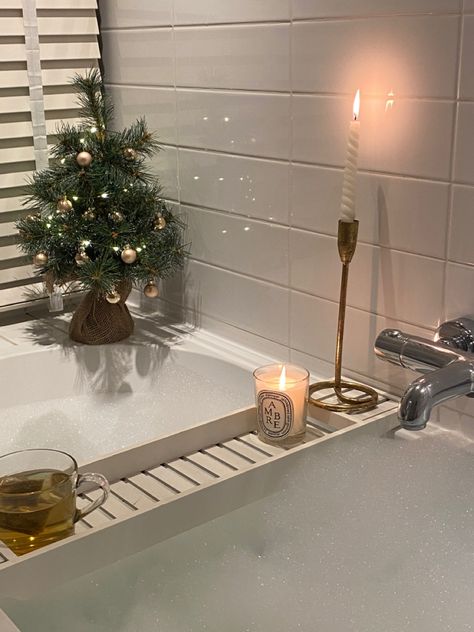 Christmas Bath Aesthetic, Christmas Self Care Aesthetic, Christmas Relaxation, Bath Vibes, Bubble Bath Aesthetic, Noble Panacea, Christmas Spa, Winter Bath, Bathtub Aesthetic