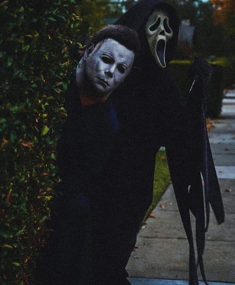 Michael Myers Aesthetic, Ghostface Icons, Michael Myers Ghostface, The Queen Of The Damned, Horror Villians, Spooky Wallpaper, Horror Photos, Queen Of The Damned, Ghostface Scream