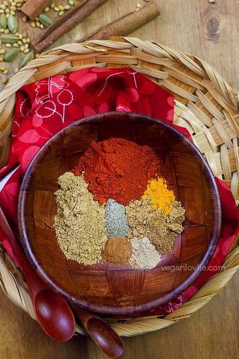 Easy Homemade Tikka Masala Spice Mix Recipe - Veganlovlie Masala Seasoning, Tikki Masala, Vegetable Kebabs, Tikka Masala Sauce, Homemade Seasoning, Masala Sauce, Homemade Spice Mix, Dipping Oil, Spice Blends Recipes