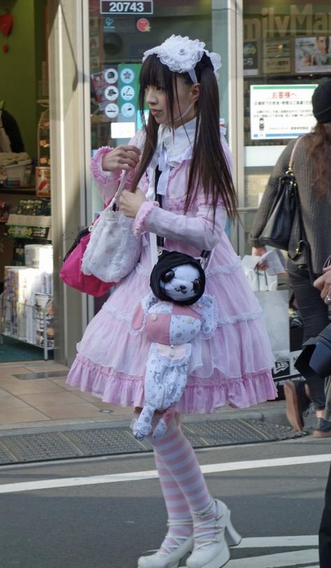 Yumi Kawaii, Pink Goth, Harajuku Fashion Street, 일본 패션, Harajuku Style, Japanese Street Fashion, Town Country, J Fashion, Harajuku Fashion