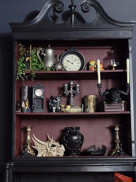 Dark Academia Bookcase Aesthetic, Gothic Bookcase Decor, Goth Bookcase, Gothic Shelf Diy, Dark Bookcase Styling, Gothic Shelf Decor, Goth Shelves, Gothic Shelving, Dark Academia Craft Room