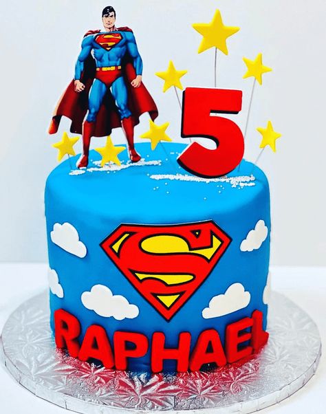 Man of Steel Birthday Cake Ideas Images (Pictures) Superman Birthday Cake Ideas, Super Man Cake Ideas, Superman Decorations Ideas, Superman Birthday Party Cake, Superman Cake Design, Superman Theme Cake, Superman Cake Ideas, Superman Cake Topper, Fifth Birthday Cake