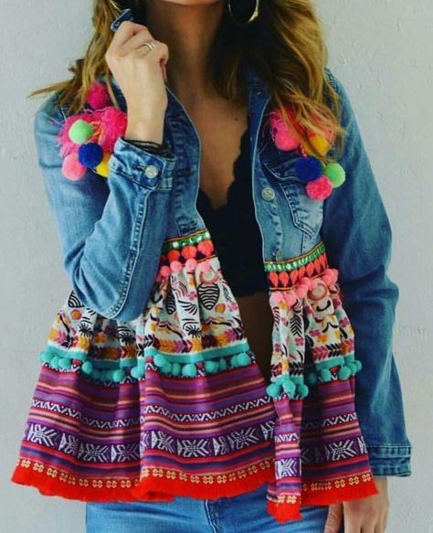 Denim Garba Outfit, Denim Navratri Outfit, Sleeve Less Blouse Designs For Navratri, Navratri Jacket, Boho Denim Jacket, Denim Jacket Diy, Garba Outfit, Garba Dress, Fabric Christmas Ornaments Patterns