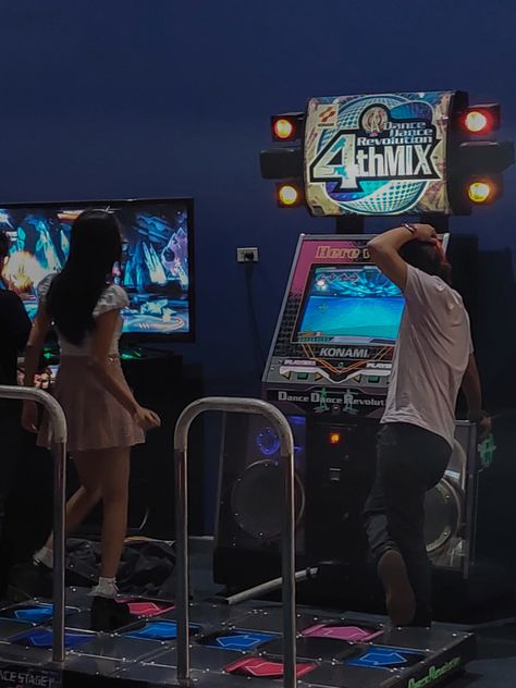 Arcade Dance Machine Aesthetic, Class Couple Aesthetic, Gaming Date Aesthetic, Couple Playfight, Arcade Date Aesthetic Couple, Arcade Couple Aesthetic, Couple Arcade Pics, Couple At Arcade, Gaming Couple Aesthetic