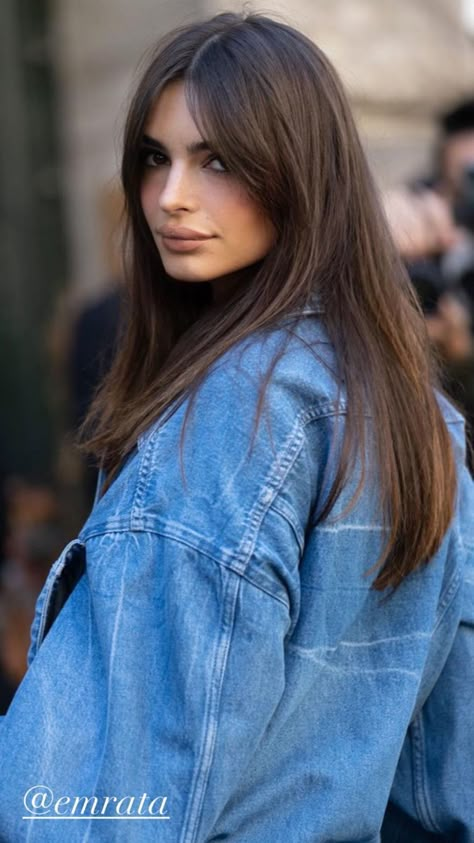 Emrata Haircut, Emrata Hair, Emily Ratajkowski Bangs, Fringe Bangs Dakota Johnson, Emily Ratajkowski Hair, Emrata Bangs, Bangstyle Hair, Emrata Curtain Bangs, Emily Ratajkowski Hair Bangs