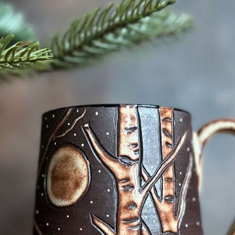 SamandMo Pottery on Instagram: "Its all about the trees today😊 I only did a few of these in the dark clay , but loving the soft rustic vibe!  #treelover #treeart#treeartwork#birchtree #treemug#art#potterymug#potterycup#instatree#ceramicmug#ceramiccup#earthyvibe#rusticlove#forestart#coffeetime#claymug#handmademug#muglove#mug#cup#instapottery" Pottery Paint Ideas, Ceramics Mug, Tree Mug, Clay Mug, Tree Lover, Clay Mugs, Cup Ideas, Blue Tree, Pottery Painting