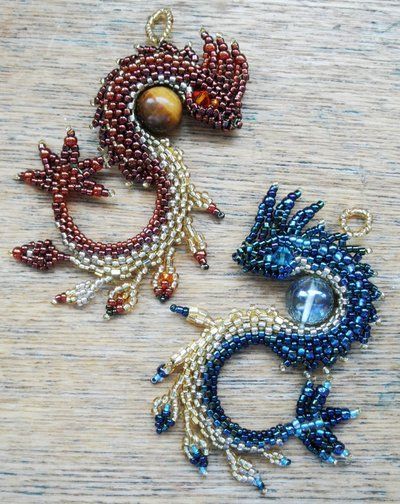 Beaded Dragon, Free Jewellery Making Tutorials, Dragon Jewelry, Beaded Crafts, Beaded Animals, Beaded Jewelry Patterns, Beading Projects, Beading Ideas, Beading Jewelry