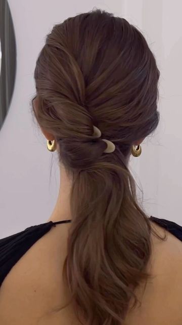 No 1 Hairpin, Fiona Franchimon Hairpin Tutorial, Fiona Franchimon Hairpin, Curly Thick Hair Styles, Hair Pin Hairstyles, Hairpins Hairstyle, Hairpin Hairstyle, Official Hairstyle, Curly Thick Hair