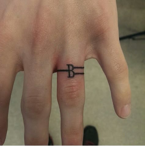 Cute wedding ring tattoo. Letter. Tattooed Rings, Letter B Tattoo, Wedding Ring Tattoos, Tattoo Rings, Tattoo Side, Ring Tattoo Designs, Wedding Band Tattoo, Tattoo Band, Tattoo Wedding