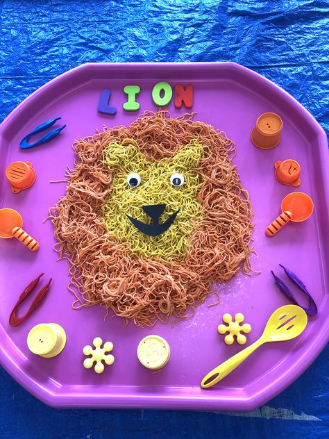 Preschool Activities Messy Play, Lion Eyfs Activities, Animal Messy Play Ideas, Lion Sensory Play, Zoo Messy Play Ideas, Lion Sensory Activities, Jungle Themed Tuff Tray, Zoo Animal Tuff Tray Ideas, Lion Tuff Tray Ideas