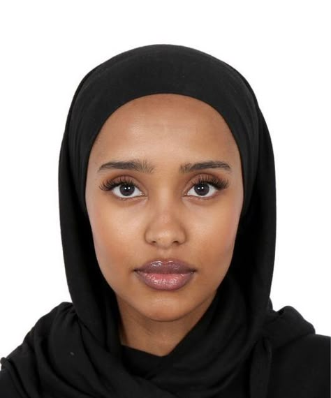 Tutor Makeup, Sudanese Women, Somali Beauty, Somali Women, Shamanic Healing, English Conversation, Doe Eyes, Beauty Routine Tips, Hijabi Aesthetic