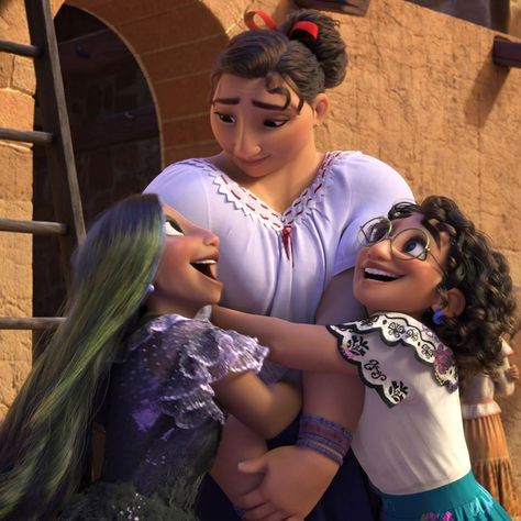 Walt Disney Animation Studios on Instagram: “There's no bond like the one between sisters. 💞” Luisa Madrigal, Family Madrigal, رسم كاريكاتير, Isabela Madrigal, Princesas Disney Anime, Mirabel Madrigal, Familia Madrigal, Disney Encanto, Princess And The Frog