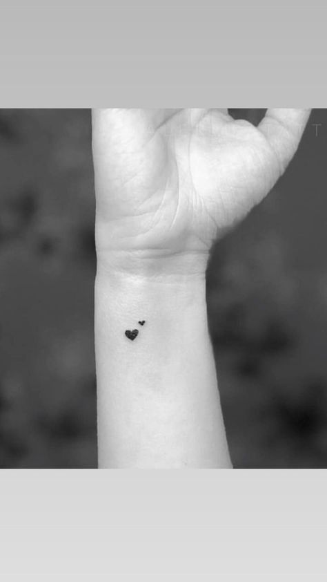 Small Tattoos For Wrist For Women, Heart Tattoos On Hand, Mini Wrist Tattoos For Women, Small Love Tattoos For Women, Heart Wrist Tattoos For Women, Mini Tattoos Family, Mini Tattoos Unique, Tiny Heart Tattoo, Side Wrist Tattoos