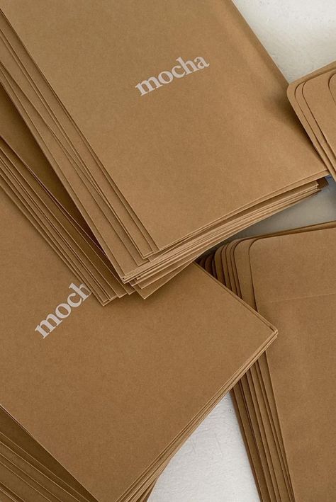 Eco Friendly Shipping Packaging, Flat Packaging Design, Kraft Mailer Packaging, Kraft Packaging Ideas, Sustainable Fashion Packaging, Sustainable Packaging Clothes, Packaging Design For Clothes, Small Packaging Ideas, Kraft Packaging Design