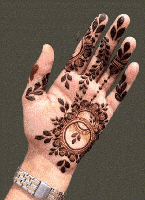 Flower Mendhi Design Front Hand, Palm Flower Mehndi Design, Front Hand Mehendi Minimal, Minimal Mehandi Design Palm, Palm Mehndi Design Unique Modern, Minimal Front Hand Mehndi Designs, Minimal Mehndi Designs Palm Simple, Flower Mehndi Designs Front Hand, Short Mehndi Design For Kids