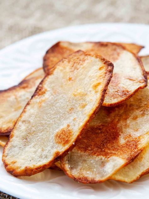 Potato Chips In Oven, Russet Potatoes Recipes, Onion Rings Chips, Homemade Potato Chips Recipe, Baked Potato Wedges Recipe, Russet Potato Recipes, Harvest Meals, Oven Fried Potatoes, Potato Chips Recipe