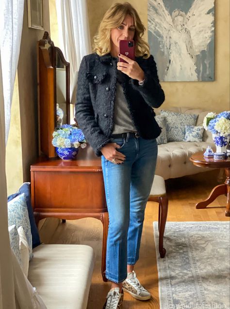 How to wear a boucle jacket with a white tee & cropped kick flare jeans . . . #ootd #outfit #outfitoftheday #look #lookdujour #style #styleoftheday #dailylook #frenchstyle #lookoftheday #instalook #instaoutfit #instapic #winterlook #winteroutfit #mymidlifefashion #timelessstyle #effortlesschic #fashion #lookdhiver #outfitinspiration #outfitdujour Old People Outfits, 80 Outfits, Navy Blazer Outfits, People Outfits, Midlife Fashion, Mama Fashion, Jean Genie, Personal Fashion Stylist, Trainers Outfit