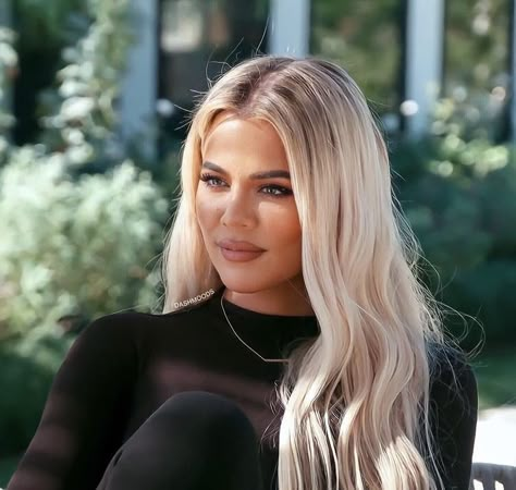 Khloe Kardashian Short Hair, Blonde Hair Khloe Kardashian, Kuwtk Memes, Kardashian Short Hair, Klohe Kardashian, Dauntless Clothes, Short Hair 2022, Khloe Hair, Khlo Money