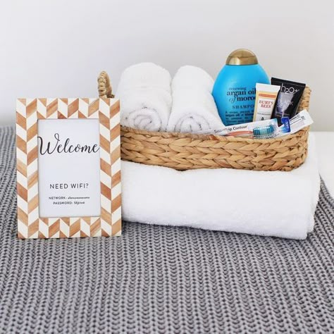 Guest Room Baskets, Guest Basket, Guest Room Essentials, Welcome Basket, Room Checklist, Guest Ideas, Welcome Baskets, House Guests, Guest Room Ideas