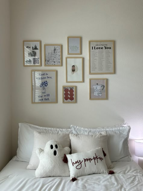 Neutral Bedroom College, Wall Decor Cozy Bedroom, Picture Collage Over Bed, Prints Above Bed Aesthetic, Framed Pictures Above Bed, Above Bed Collage Wall, Wall Collage Over Bed, Wall Decor For Dorm Rooms, Picture Collage Above Bed