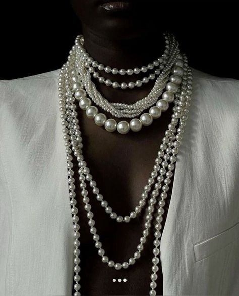 Wearing Pearls, Jewelry Lookbook, Fabulous Jewelry, Jewelry Photography, Dream Jewelry, Stylish Jewelry, Mode Inspiration, Jewelry Inspo, Statement Jewelry