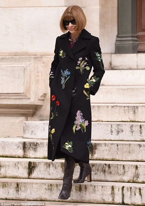 Anna Wintour at the Stella McCartney AW16 show at Paris Fashion Week this month Embroidered Coats For Women, Embroidery Fashion Runway, Embroidery Outfits, Coat Embroidery, Anna Wintour Style, Flower Coat, Embroidery Coat, Coat Ideas, Fashion Week Outfit