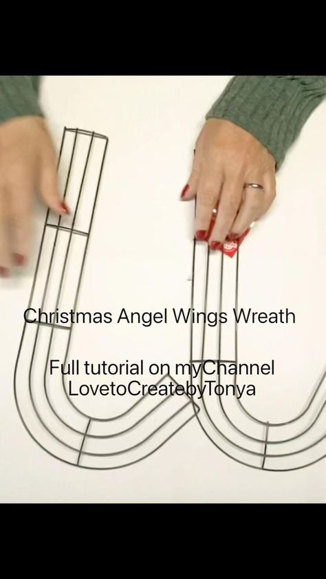 Budget Friendly Christmas DIY Angel Wings Wreath, Angel Wing Crafts, Cross Wreath Diy, Angel Wings Decor, Diy Angel Wings, Christmas Bows Diy, Deco Mesh Wreaths Tutorials, Deco Mesh Wreaths Diy, Diy Christmas Wreaths Ideas