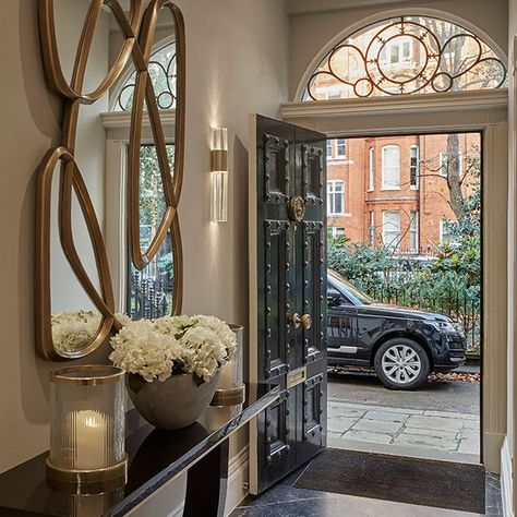 Nyc Townhouse, Townhouse Interior, Georgian Townhouse, London Townhouse, London Interior, London House, London Apartment, Entry Way, Shop Interiors