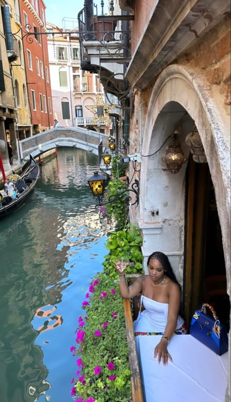 2024 Vision Board Vacation, Travel Black Girls Trip, Trips Black Women, Italy Aesthetic Black Women, Black Girls Travel Aesthetic, Traveling Vision Board Pictures, Italy Inspo Outfits, Cabin Trip Black Women, Black Women Travel Aesthetic