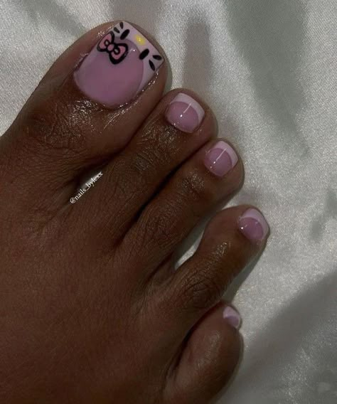 Y2k Toe Nail Designs, French Tip Toes With Design, Toes Nails Designs, Gel Toe Nails, Acrylic Toes, Acrylic Toe Nails, Pretty Toe Nails, Cute Toe Nails, Gel Nails Diy