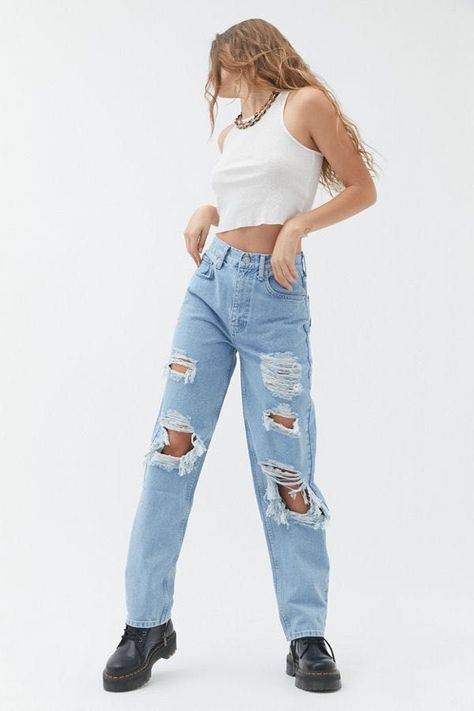 Comfy Jeans Outfit, High Waisted Baggy Jeans, Straight Jeans Outfit, Fashion Inspo Summer, Cute Ripped Jeans, Light Wash Ripped Jeans, White Ripped Jeans, Urban Outfitters Jeans, Ripped Mom Jeans