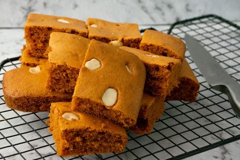 Thai Tea Brownies, Thai Tea Desserts, Thai Milk Tea, Tea Loaf, Unique Snacks, Milk Tea Recipes, Thai Tea, Asian Flavors, Milk Tea