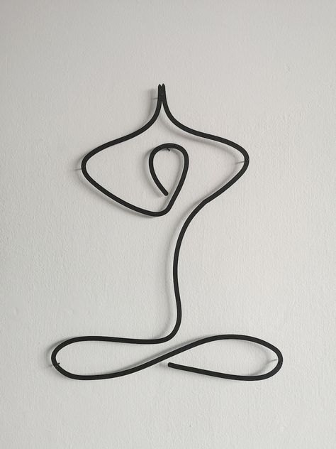 Yogi Metal Wall Art Single Line Metal Decor Yoga Studio - Etsy Yoga Studio Sign, Modern Yoga Studio Design, Yoga Decoration Ideas, Zen Den Ideas, Yoga Space Design, Yoga Room Design, Wall Decor Minimal, Home Yoga Room, Yoga Wall Decor