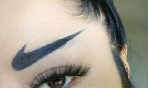 Pictures Of Nike Swoosh Eyebrows On Instagram Prove This Trend Is No Game Nike Eyebrows, Crazy Eyebrows, Instagram Eyebrows, Makeup Collage, Bad Eyebrows, Eyebrow Trends, Bentuk Alis, Instagram Brows, Bad Makeup