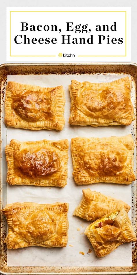 Breakfast Handpies, Halloween Recipes Breakfast, Baked Hand Pies Recipes, Hand Pies Recipes Savory, Puff Pastry Hand Pies, Breakfast Hand Pies, Savory Hand Pie, Breakfast Hot Pockets, Puff Pastry Bacon