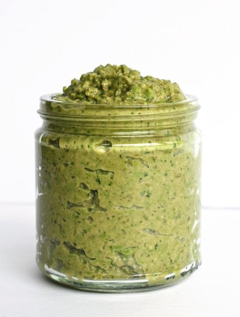 Green Pea Pesto, Homemade Whole Wheat Bread, Vegan Pesto Recipe, Mint Pesto, Pesto Vegan, Pea Pesto, Freeze Greens, Vegan Pesto, Vegan Italian