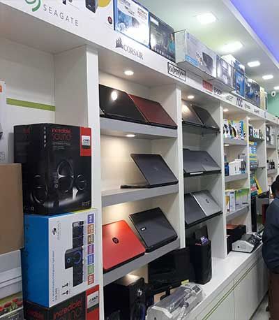 Laptop Store Interior Design, Electronic Shop Interior Design, Small Shop Interior Design, Small Shop Interior, Electronics Store Design, Mobile Shop Design, Diy Bookshelf, Computer Shop, Showroom Interior Design