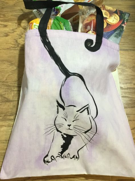 Cat Tote Bag Design, Creative Tote Bag Design Ideas, Canvas Tote Bag Painting, Tote Bag Drawing, Art On Bags, Creative Tote Bag, Diy Tote Bag Design, Painted Canvas Bags, Handpainted Tote Bags