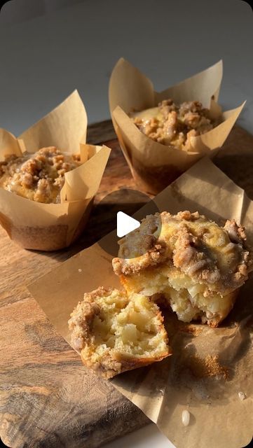 Arina Kysh on Instagram: "Apple Pie Muffins 🍏 

muffin batter:
200 g flour 
2 eggs 
100 g sugar 
150 mL milk 
80 mL oil 
2 teaspoons baking powder 
1 tbsp cinnamon
2 apples, chopped

streusel topping-
60 g melted butter 
80 g flour 
50 g brown sugar 
1 tablespoon cinnamon 

- whisk together all dry ingredients
- add in wet ingredients
- whisk to combine
- lastly, fold in chopped apples
- mix all streusel topping ingredients together
- pour batter into muffin tin, makes 12 muffins
- sprinkle streusel over top
- bake at 350 F for 20 to 25 minutes" Apple Pie Muffins, Pie Muffins, Apple Fritter Bread, Apple Dessert, Savory Muffins, Apple Muffins, Apple Dessert Recipes, Muffin Batter, Dessert Cake Recipes