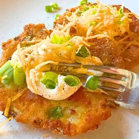 Best Leftover Mashed Potato Pancakes Recipe - Wondering what to do with leftover mashed potatoes or holiday leftovers? Make homemade potato cakes from leftover potatoes! #potatorecipes #leftoverrecipes #mashedpotatoes #friedpotatoes Leftover Mashed Potato Cakes, Mashed Potato Pancakes Recipe, Fried Potato Cakes, Leftover Mashed Potato Pancakes, Mashed Potato Patties, Fried Mashed Potatoes, Leftover Baked Potatoes, Mashed Potato Pancakes, Potato Cakes Recipe